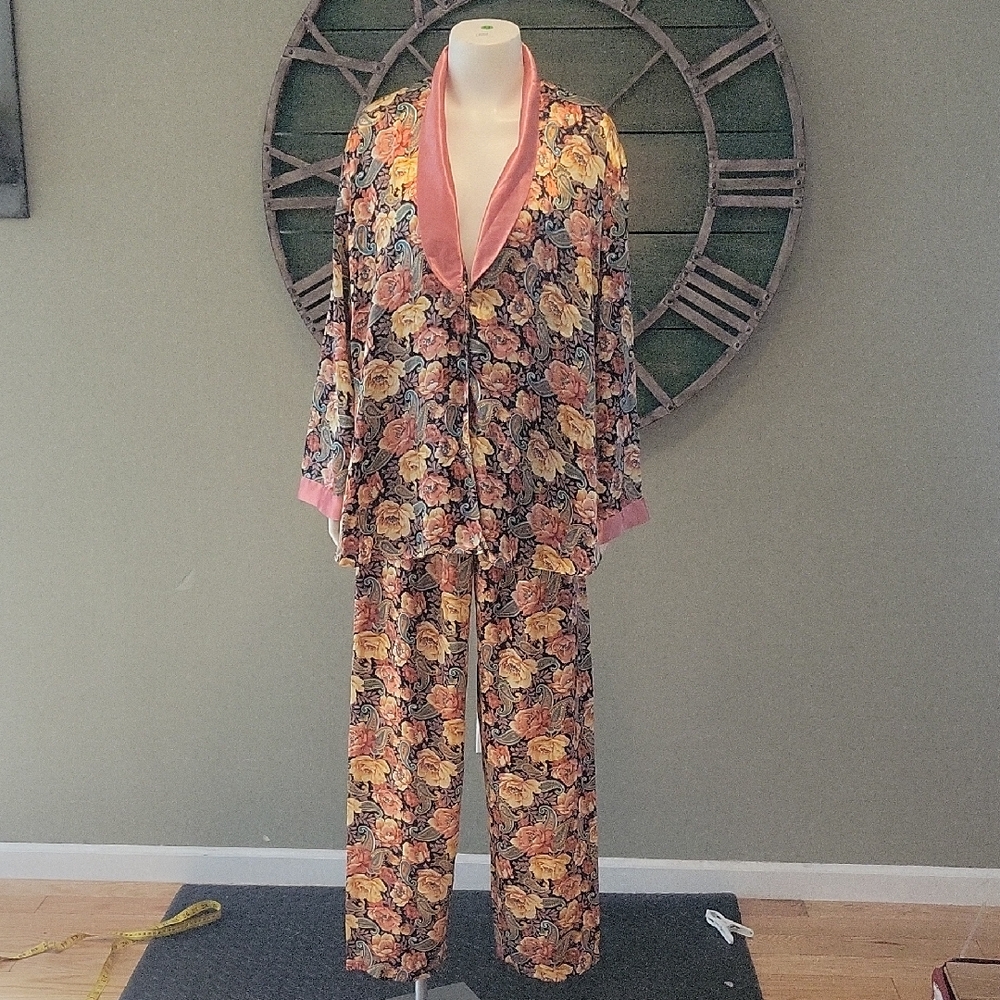Vintage gold label Victoria's Secrets  Floral Pajama Set with Pink Accents